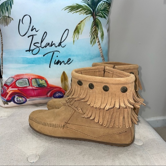 Minnetonka Moccasins Double Fringe Side Zip Taupe Suede Boots Size 8.5 - Picture 4 of 12